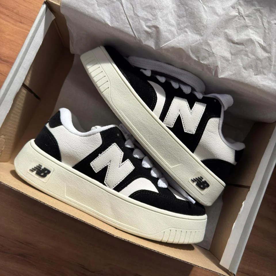 New Balance CT303 - Branco e Preto - Image 2